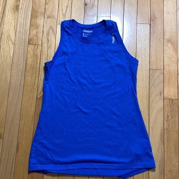 Reebok Tops - Womens Reebok top